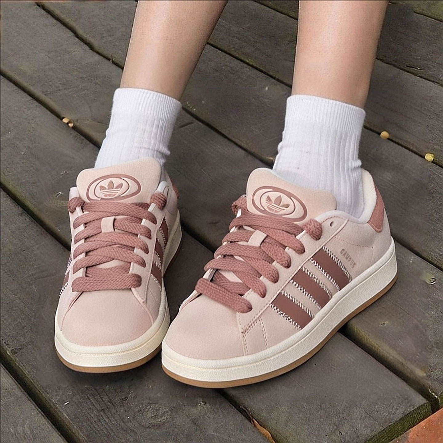 阿迪达斯三叶草女士休闲板鞋2025秋冬新款厚底绒面革运动鞋JQ5804