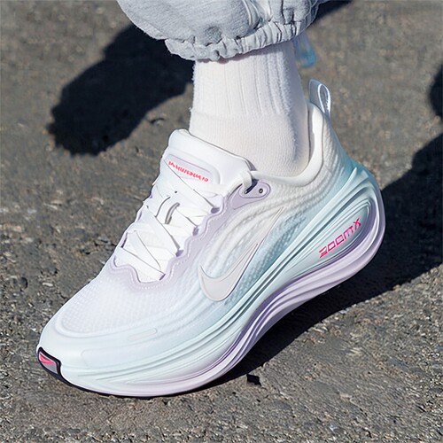 NIKE耐克女鞋跑步鞋2026新款运动鞋vomero plus健身训练鞋IM6682
