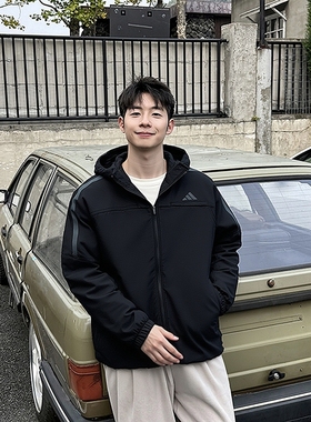 adidas阿迪达斯冬季新款运动休闲时尚连帽外套男梭织夹克 KA1307