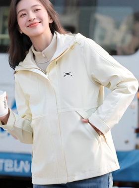 斯凯奇女外套2026春季新款休闲运动服户外旅游梭织夹克P426W218