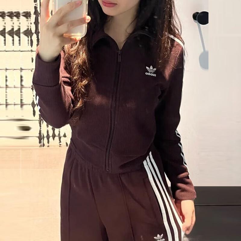 阿迪达斯adidas暗红色外套女25冬季新款三叶草休闲立领夹克IN6061