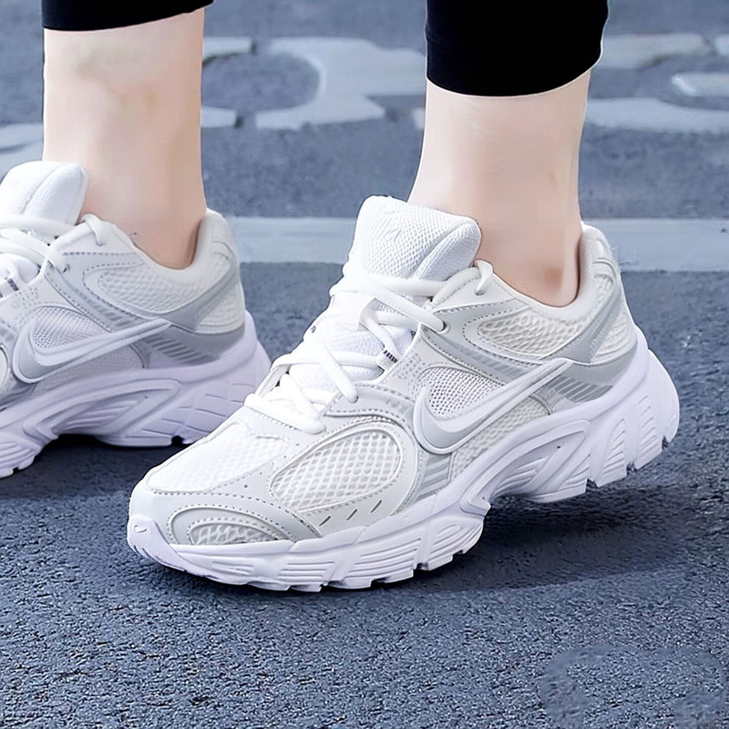 Nike耐克正品女鞋V5 RNR休闲鞋轻便耐磨运动鞋日常户外透气旅游