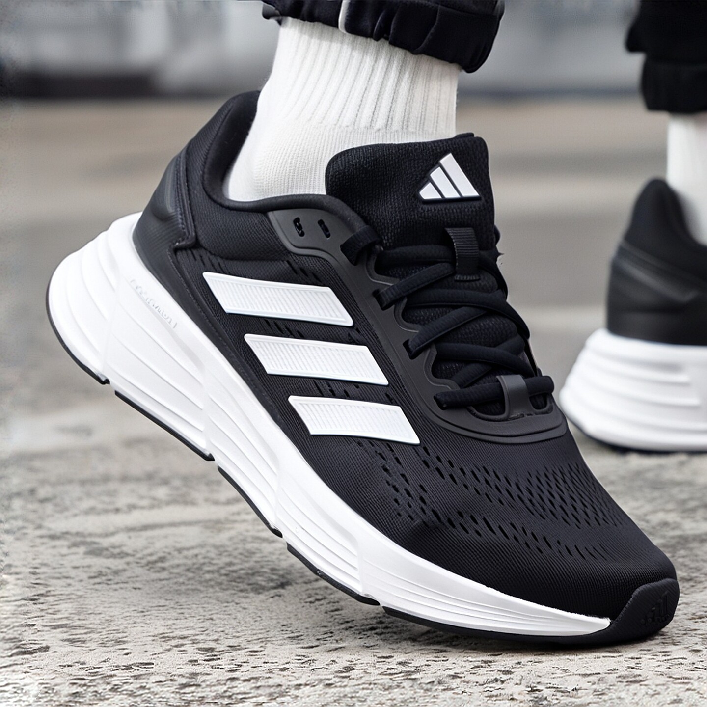 Adidas阿迪达斯运动鞋透气网面男鞋女鞋夏季新款缓震跑步鞋JQ7499
