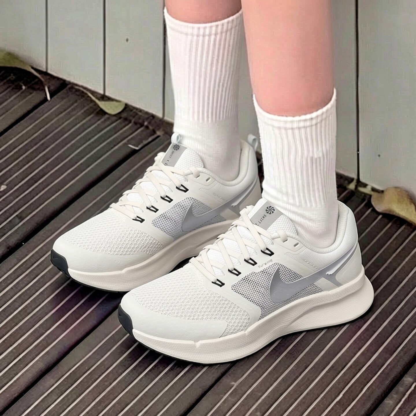 耐克NIKE正品妈妈鞋秋新款飞线网面透气运动鞋缓震跑步鞋女DR2698