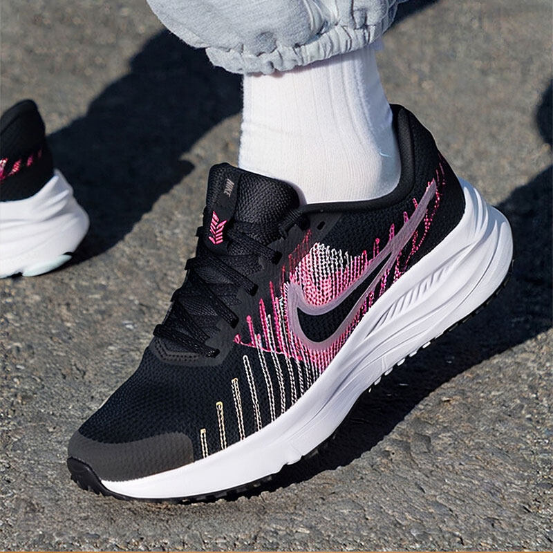 Nike官方女鞋潮流运动鞋轻便透气跑步鞋粉色装饰时尚休闲鞋女款鞋