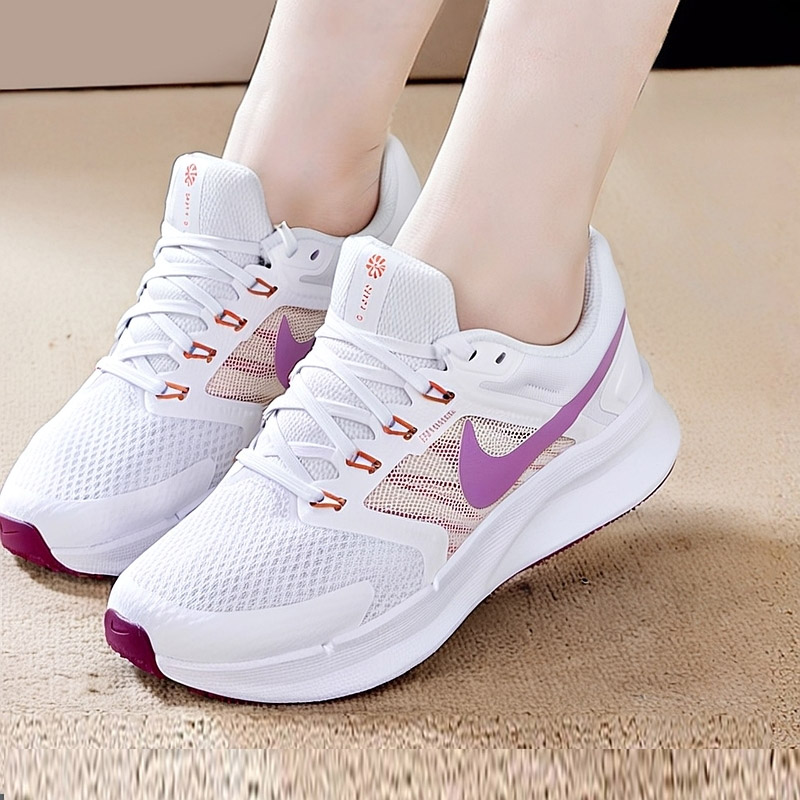 NIKE耐克女鞋跑步鞋RUN SWIFT 3轻盈透气训练运动鞋 DR2698-103