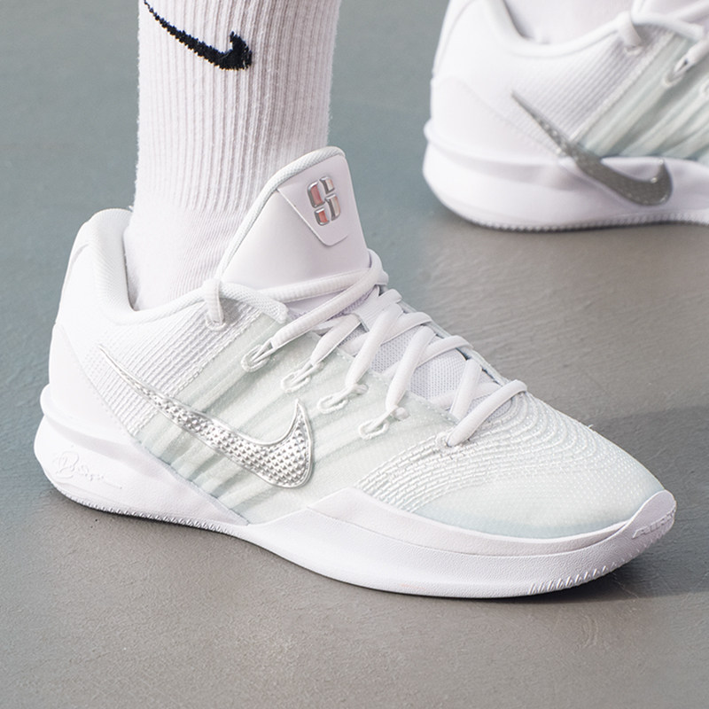 NIKE耐克篮球鞋女鞋25新款冬季比赛训练实战缓震运动鞋HF2882-101