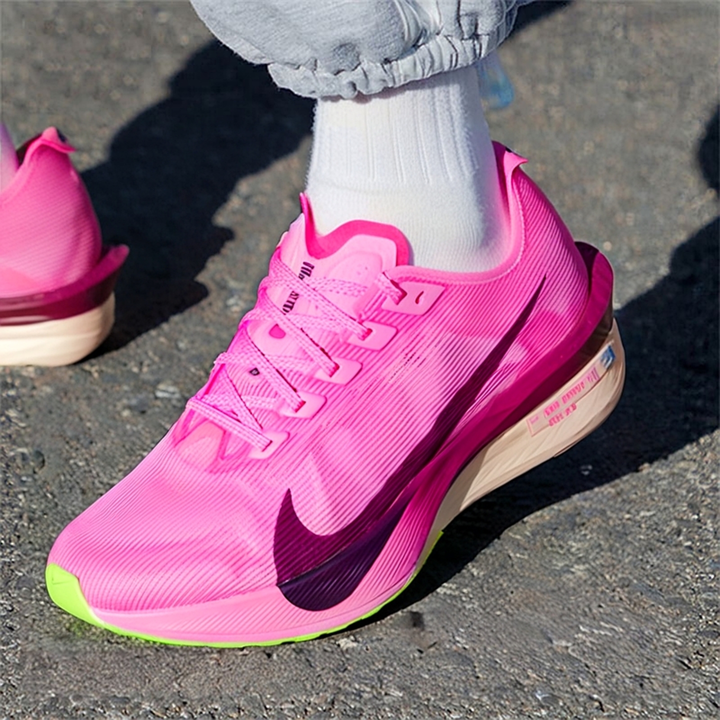 Nike/耐克女鞋VAPORFLY 4女款粉色时尚运动低帮跑步鞋HF6412-601