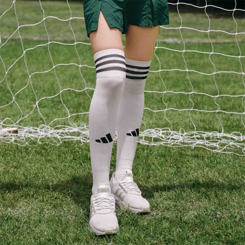 阿迪达斯男女白色过膝长筒袜25新款足球运动袜休闲针织袜IB7796