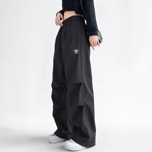 adidas阿迪达斯三叶草女子宽松廓形运动裤直筒梭织休闲长裤JD0785
