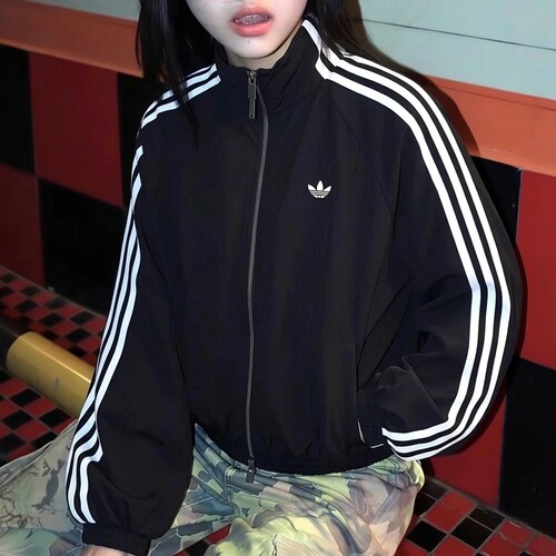 阿迪达斯三叶草女子初秋薄款外套运动服26新款梭织休闲夹克KY5045