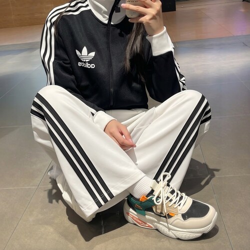 阿迪达斯三条纹舞动系列宽松运动香蕉扭扭裤拖地裤26夏女针织长裤
