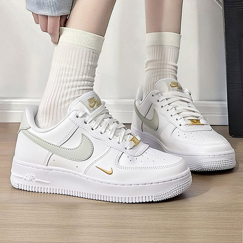 NikeAF1女低帮厚底白色板鞋