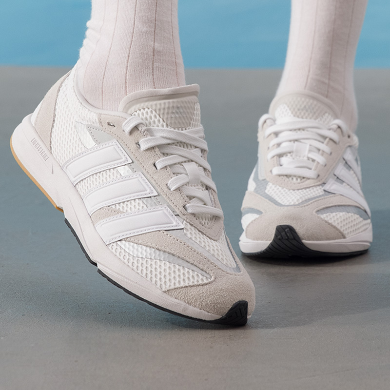 adidas阿迪达斯女鞋跑步鞋2025夏季新款低帮透气白色运动鞋JS3197