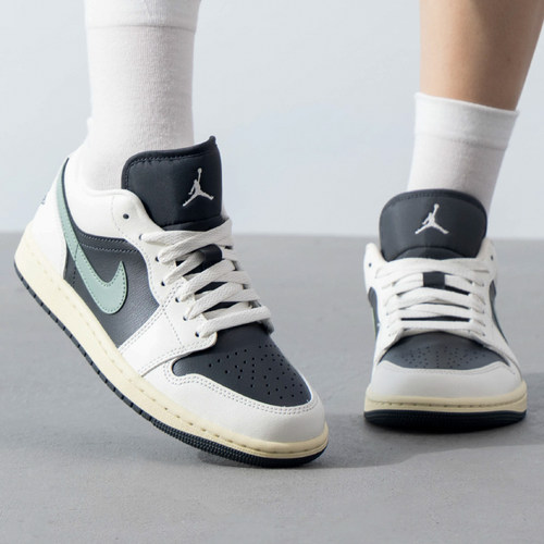 NIKE耐克AIR JORDAN 1女子运动篮球鞋25夏季新款休闲鞋DC0774-001