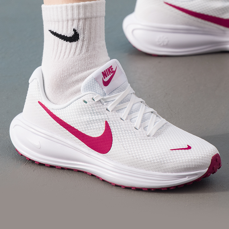 耐克（NIKE）女鞋跑步鞋2025秋季新款REVOLUTION 8舒适轻便透气缓