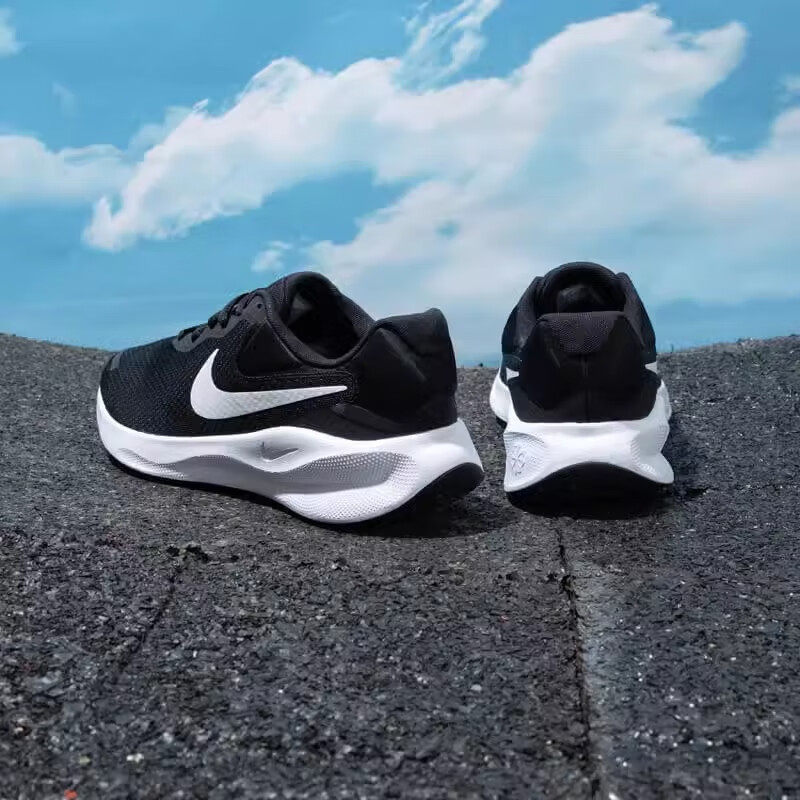 nike网面透气轻便跑步鞋耐克