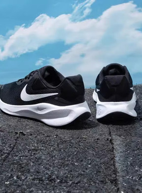 耐克NIKE男鞋运动鞋4E宽楦REVOLUTION 7网面透气轻便跑步鞋
