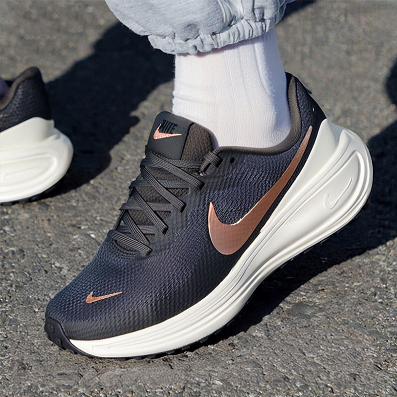 NIKE耐克女鞋25运动鞋REVOLUTION 8公路慢跑休闲鞋减震健身跑步鞋