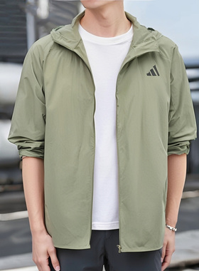 阿迪达斯梭织夹克男装运动服绿色25新款户外皮肤衣休闲外套KB5158