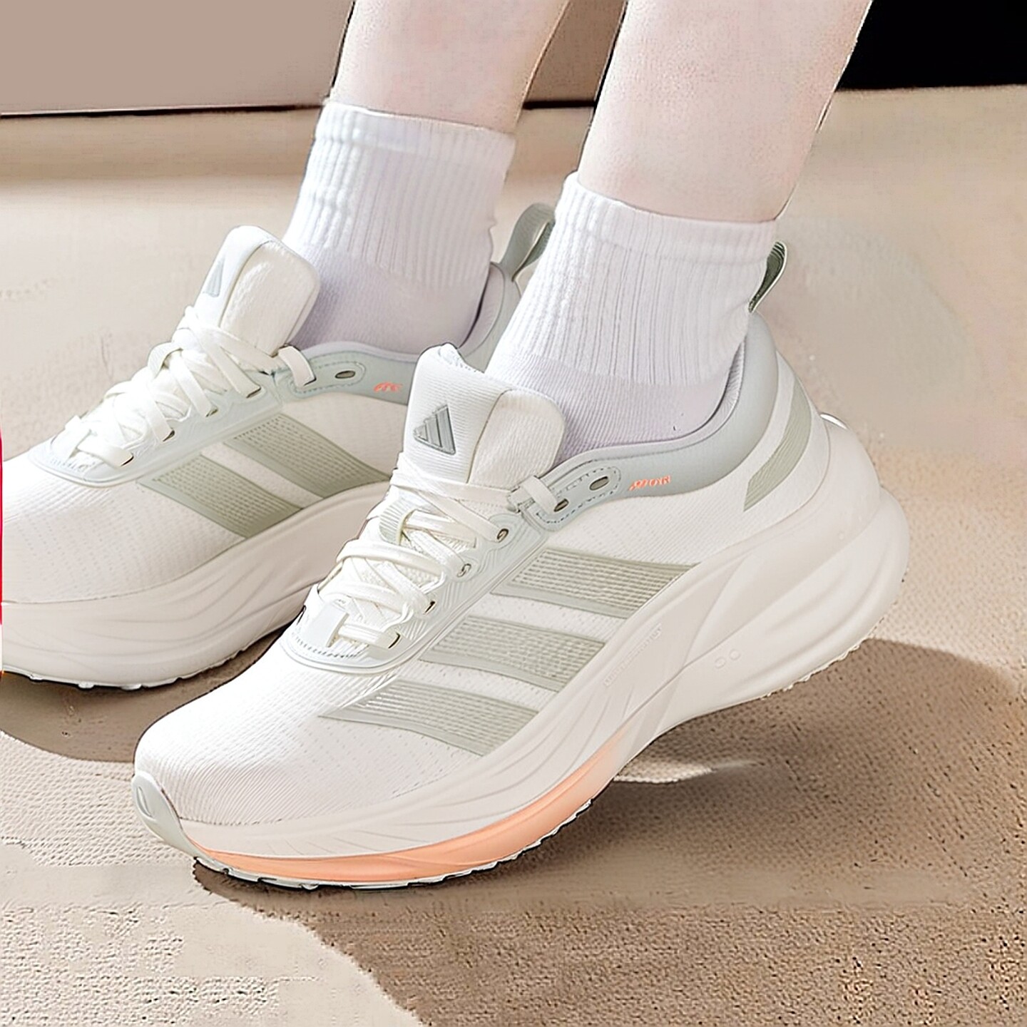 阿迪达斯白色跑步鞋女鞋26春季新款网面缓震透气训练运动鞋休闲鞋