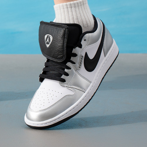 耐克NIKE鞋子男鞋Air Jordan 1 Low AJ1白银黑复古板鞋低帮轻便透