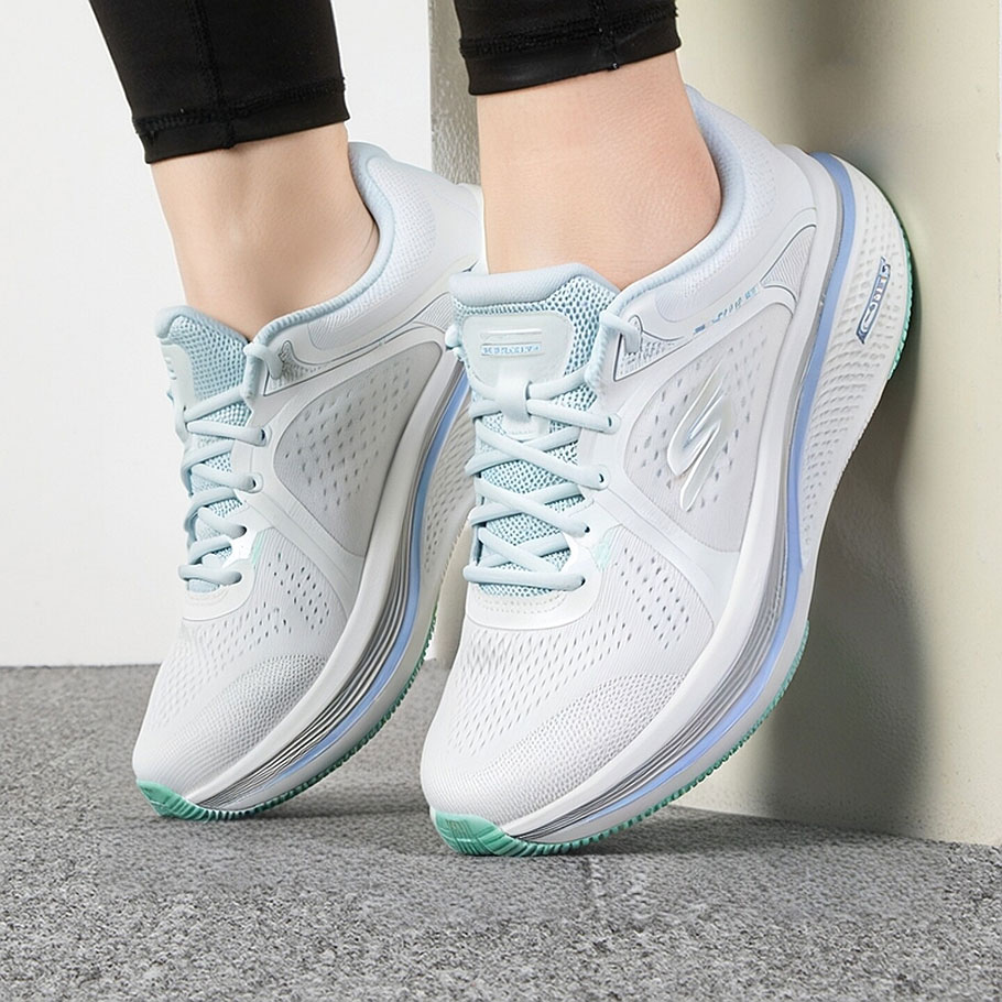 Skechers斯凯奇女鞋跑步鞋缓震运动鞋秋季新款白色透气网布休闲鞋