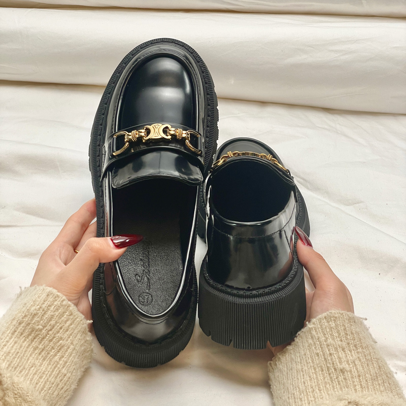 梦幻世界小公主的马衔扣乐福鞋