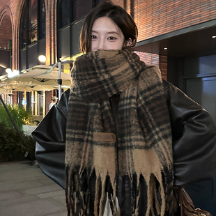 美拉德格子围巾女生冬季2025新款秋冬氛围感韩系百搭保暖围脖披肩