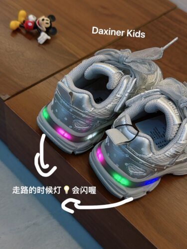 2026inuu秋款儿童鞋子秋季板鞋灯鞋运动鞋透气童鞋轻便软底