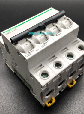 施耐德 A9F18403断路器IC65N 4P 3A C原装正品