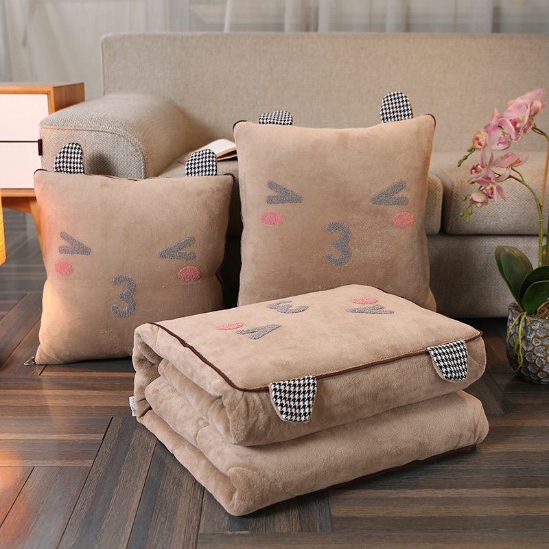 冬季加厚c抱枕被子两用珊瑚绒毯子二合一汽车车载靠垫午睡小靠枕