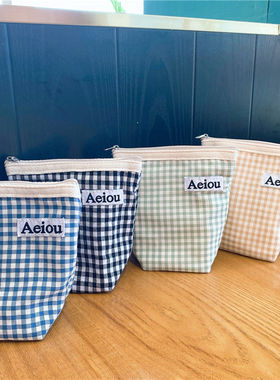 aeiou帆布包有拉链小众设计感迷你方格布包日式手拿化妆包收纳袋