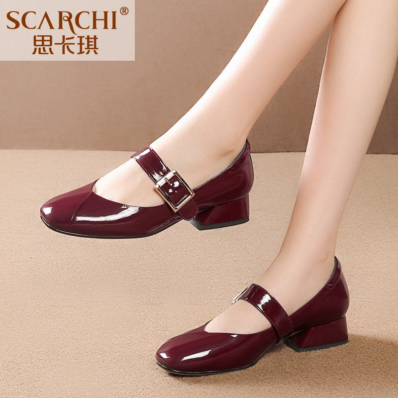 思卡琪單鞋女2019新款圓頭漆皮時尚中跟粗跟淺口皮帶扣大碼女鞋子在類目 女鞋, 低幫鞋中 - 來自Buy2taobao.com提供專業的淘寶代購服務
