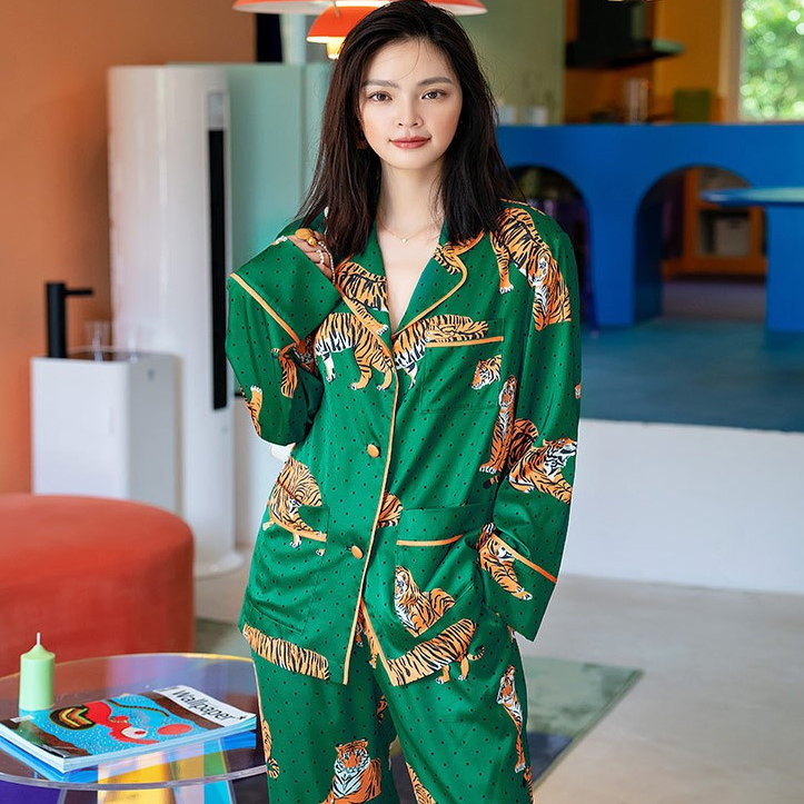 大牌高端女时尚明星范睡衣套装春秋可外穿西装阔脚醋酸卡通家居服
