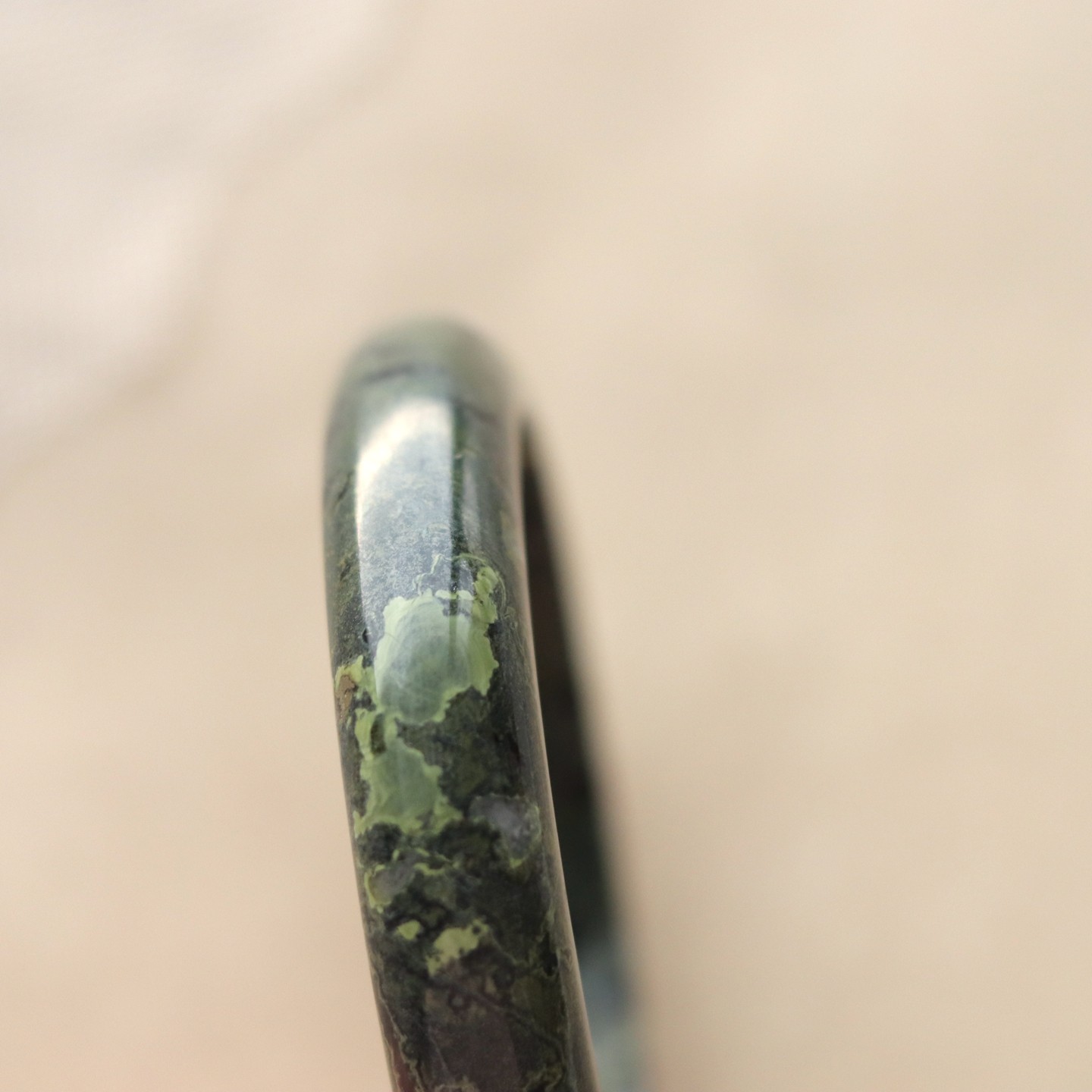 #孤品# 在独处的寂静里，凿刻哲思的光芒 - 梅花玉手镯，圈口59.5