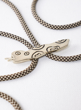 物理少年「小蛇化石」怪诞小众设计感美式复古Bolo Tie项链配饰