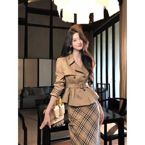 网红秋季新款短款风衣外套复古格子包臀半裙女通勤穿搭高级感