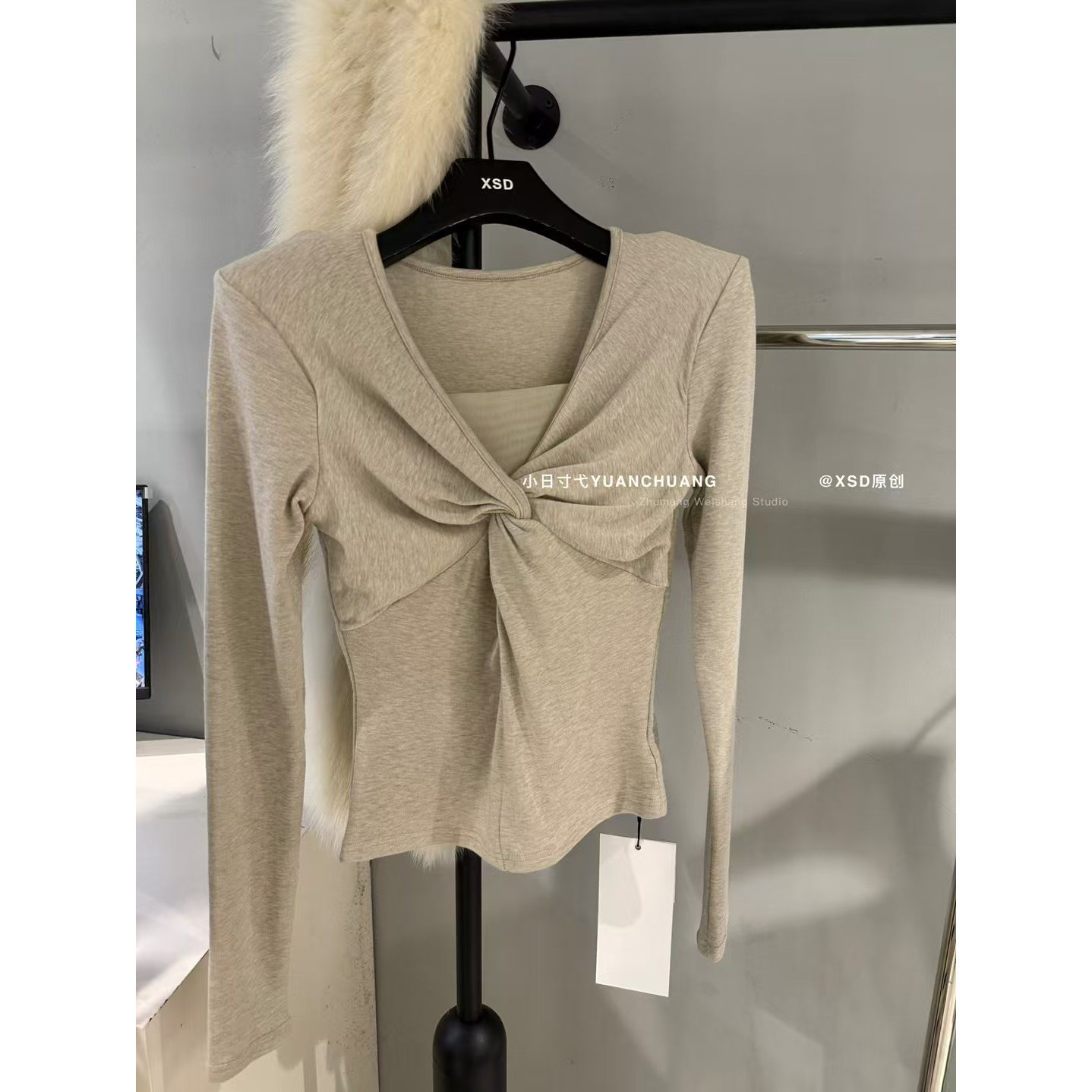 磨毛纽结V领长袖T恤女2025秋冬新款辣妹上衣打底衫isn