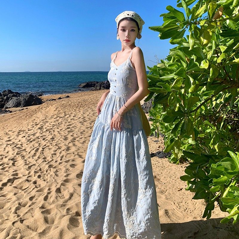 搭连衣裙泰国刺绣裙子重工夏海边超仙森系度假吊带旅行仙女穿蕾丝