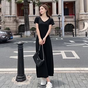 极简风黑色V领莫代尔连衣裙女2026夏季新款短袖显瘦修身T恤长裙子