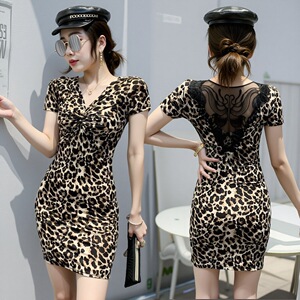 豹纹短袖连衣裙女2026夏季新款修身露背蕾丝包臀性感一步打底裙子