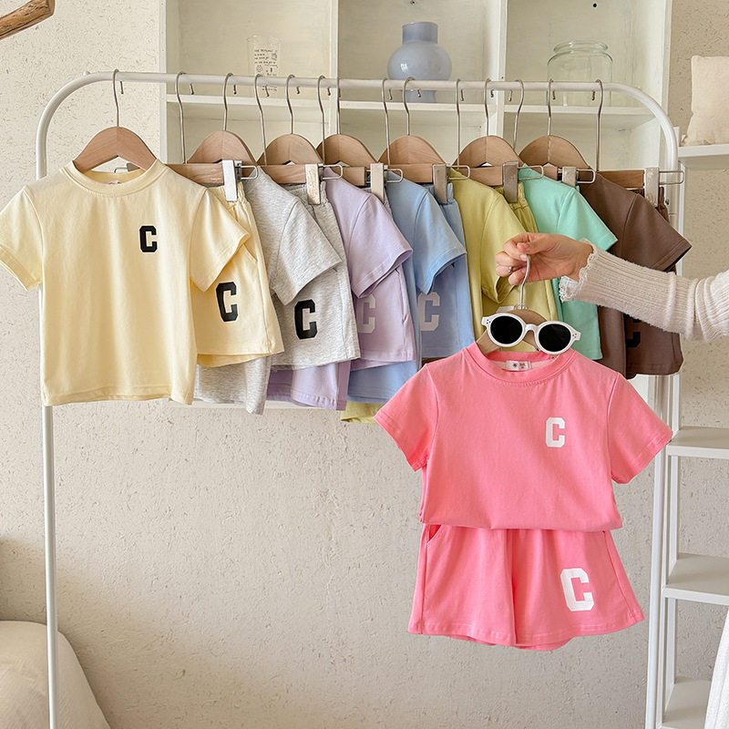 宝宝纯棉弹力套装2026夏季男女童字母C短袖T恤短裤休闲运动两件套