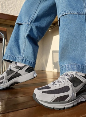 耐克/Nike ZOOM VOMERO5男子低帮防滑耐磨老爹鞋跑步鞋HV5982-001