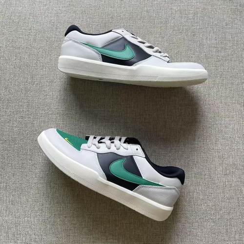 耐克滑板运动轻便休闲鞋