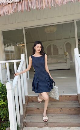 法式复古格纹吊带连衣裙女夏季小个子少女高级感收腰显瘦花边短裙