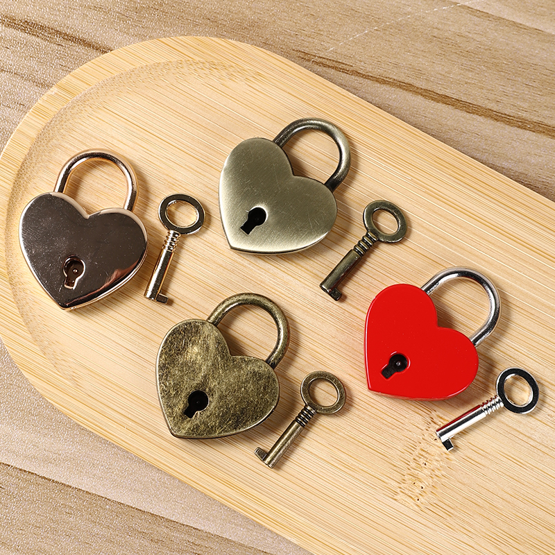 复古金属爱心情侣保护隐私小锁家用铁盒木盒小木盒做旧带钥匙锁头