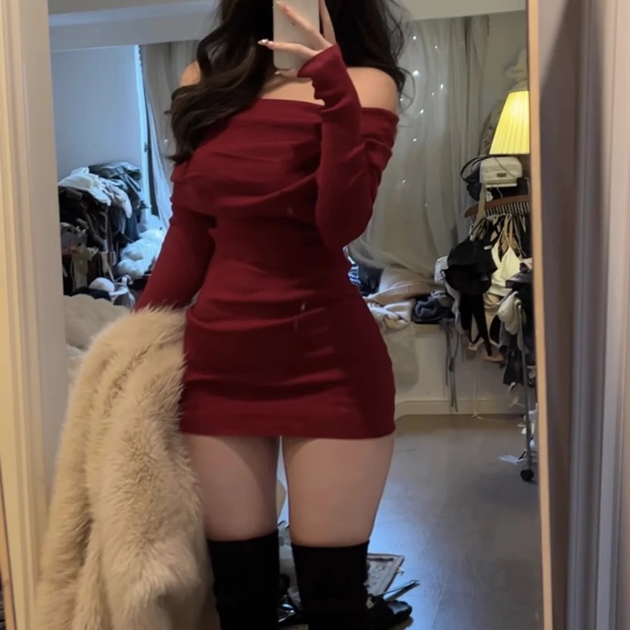 一字肩内搭秋季红色包臀纯欲性感