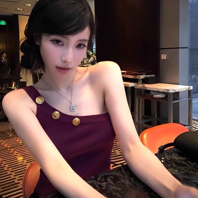 不规则短款外穿性感修身显瘦上衣