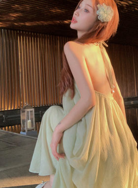 法式性感露背挂脖吊带连衣裙女夏季度假绿色长裙无袖宽松仙女裙子